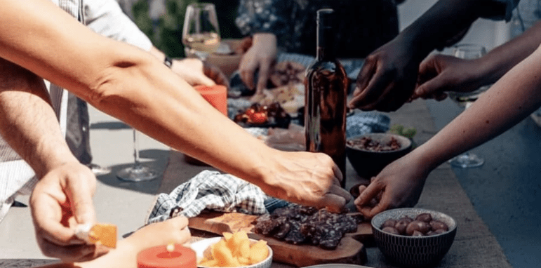 Soleil, Tapas et Bonheur : Planet Iberic Célèbre le Retour des Apéritifs en Extérieur ! - PLANET IBERIC